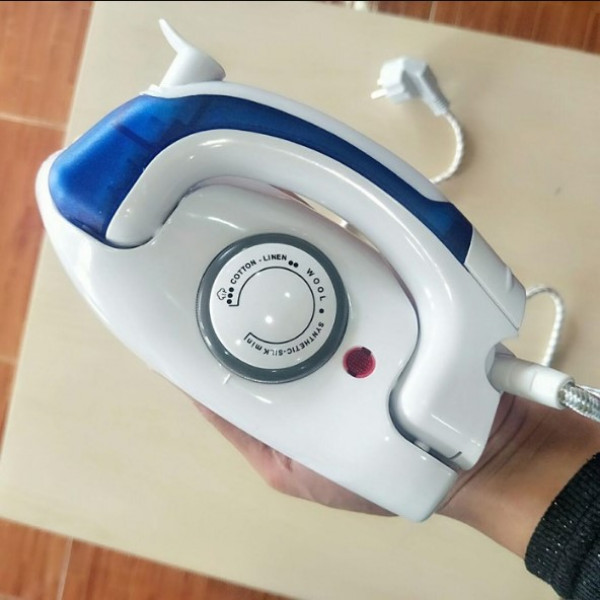 Folding Travel Iron – Front View